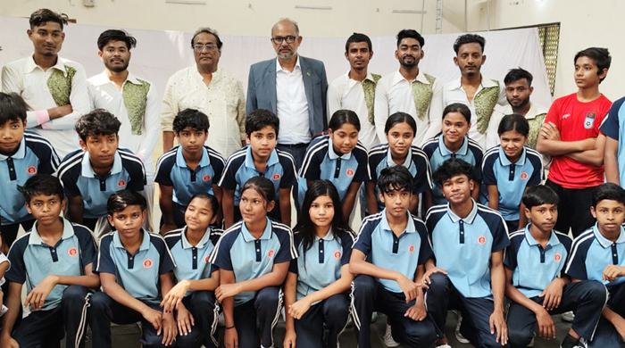 রাজবাড়ীতে এ্যাক্রোবেটিক সেন্টার পরিদর্শনে অর্থ উপদেষ্টা ও প্রতিমন্ত্রী